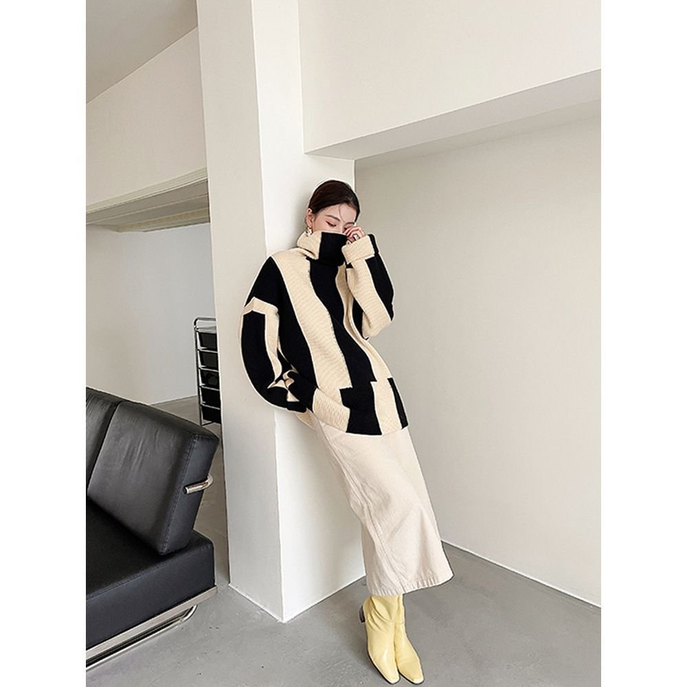 Lazy style high neck pullover with black and white striped sweater for women, suitable for autumn and winter wear. Gentle soft and sticky jacket, knitted top, thick - Image 3